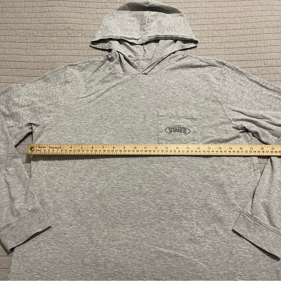 Vineyard Vines Men's LS Hooded Football Graphic Shirt Size Medium - Picture 3 of 9